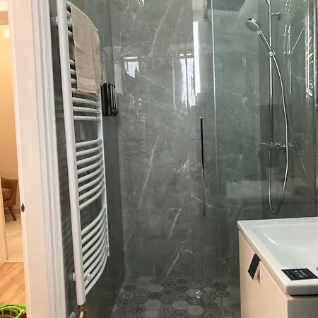 Koedvirag Apartman *
